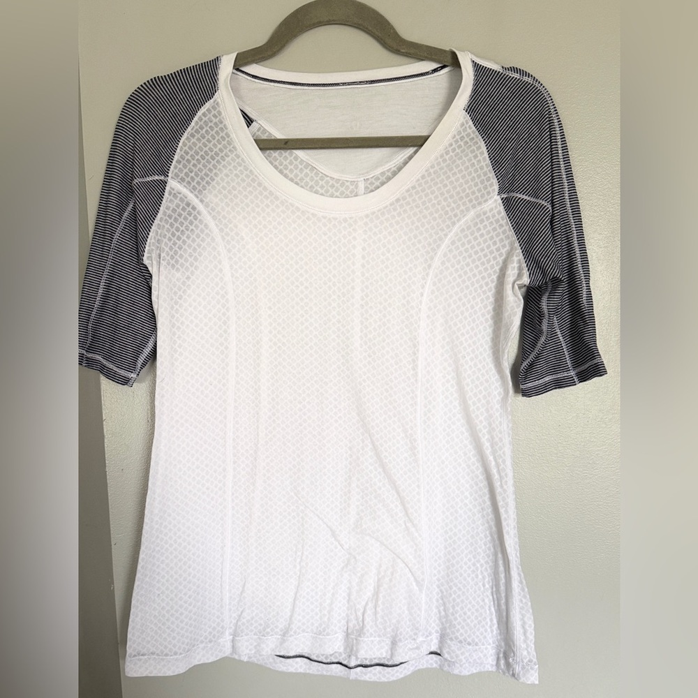Lululemon Puri Tee Short Sleeve - Picture 3 of 4